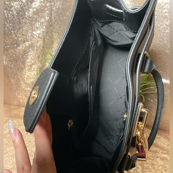 Michael Kors bag with lock and key 🔑 - Picture 7 of 10